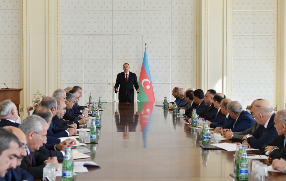 Prezident İlham Əliyevin sədrliyi ilə Nazirlər Kabinetinin 2015-ci ilin birinci yarısının sosial-iqtisadi inkişafının yekunlarına və qarşıda duran vəzifələrə həsr olunan iclası keçirilib
