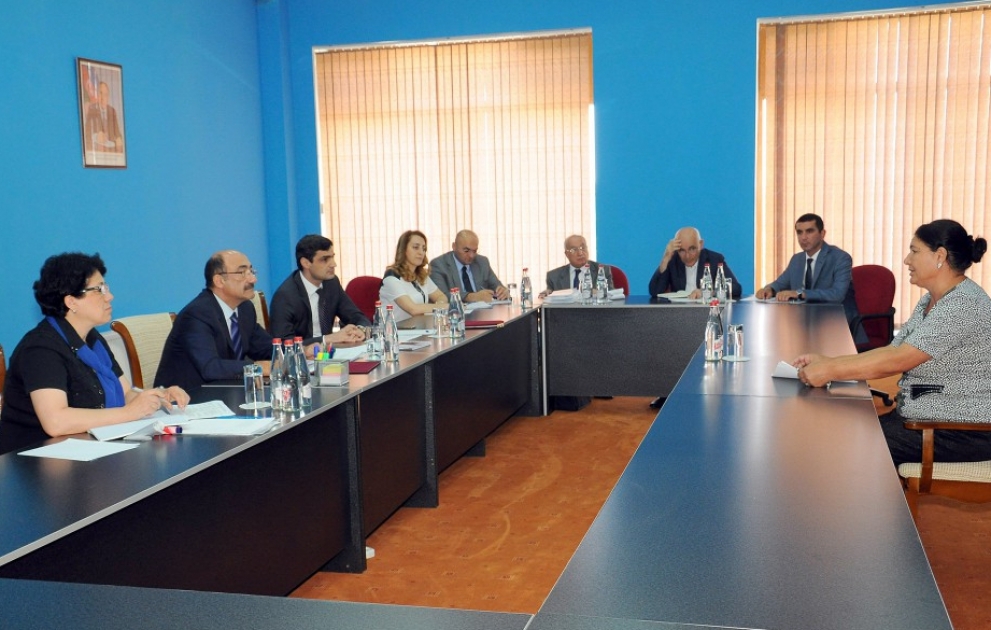 Mədəniyyət və turizm naziri Oğuzda vətəndaşların müraciət və təkliflərini dinləyib