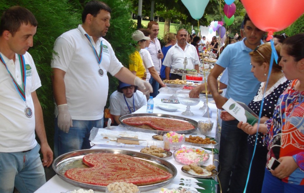 Şəkidə şirniyyat festivalının qızıl medalçısı Gəncə kulinarları oldu