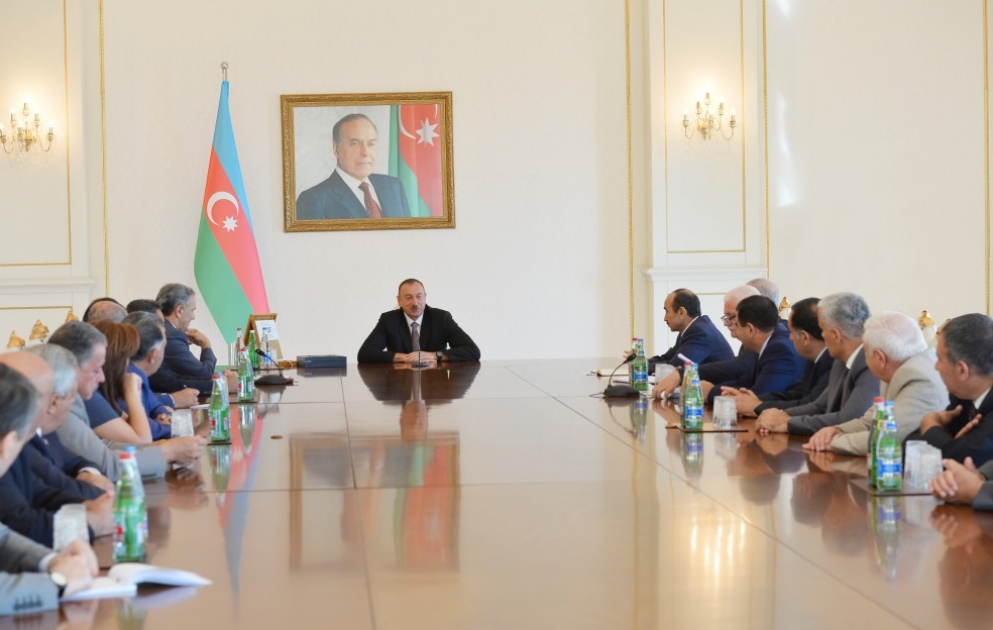 Azərbaycan Prezidenti İlham Əliyev milli mətbuatın yaradılmasının 140 illiyi münasibətilə Mətbuat Şurasının İdarə Heyətinin üzvləri ilə görüşüb