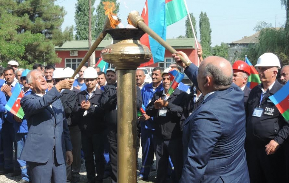Xaçmaz rayonunun Manafoba kəndinə ilk dəfə təbii qaz verilib