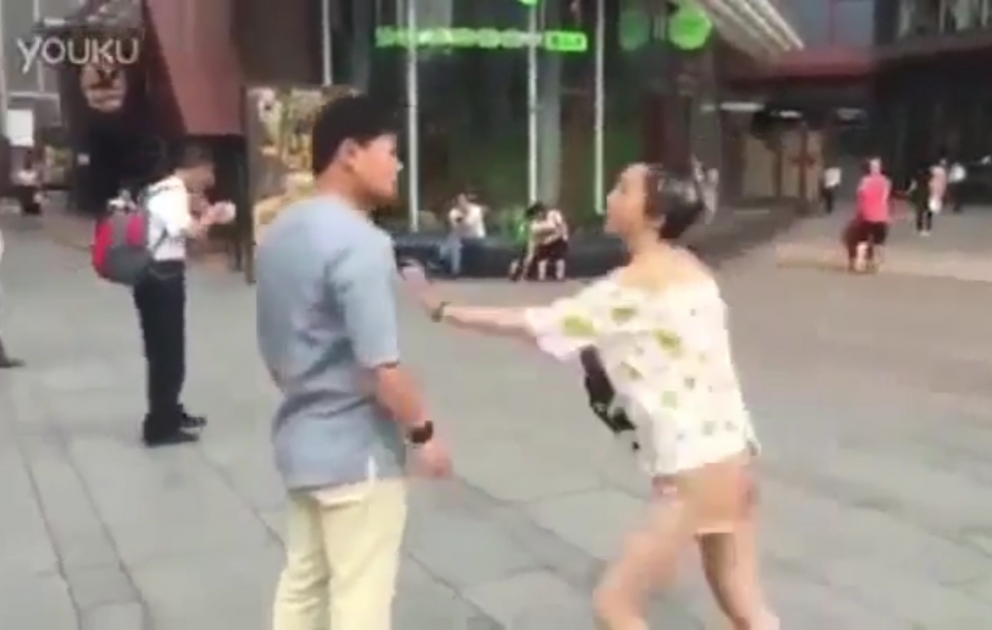 Chinese youths who met on internet have  fight at first meeting