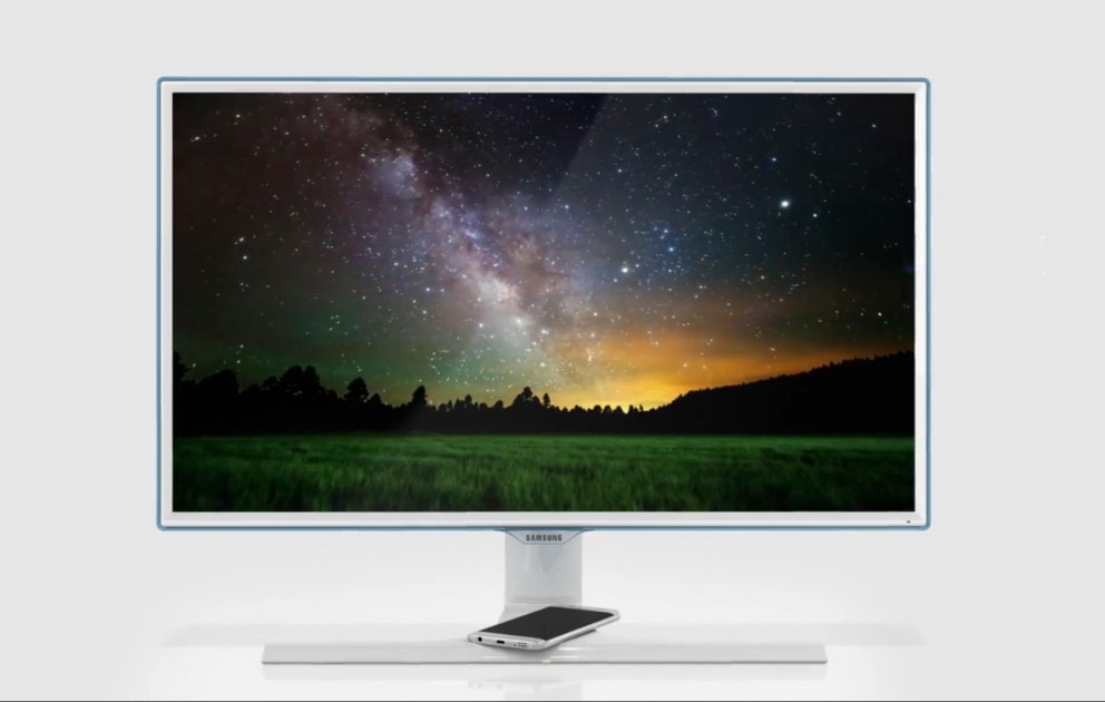 Новый монитор Samsung зарядит смартфон "по воздуху"