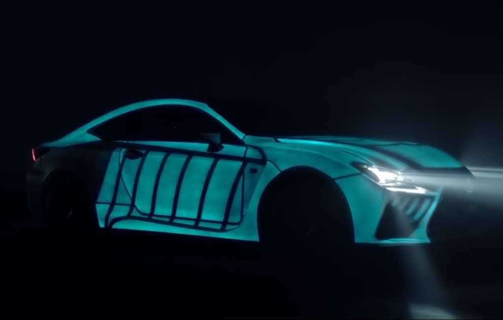 Новый «Lexus» светится в такт сердцебиению водителя