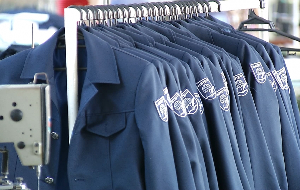 Avertissement: N'achetez pas de faux uniformes scolaires