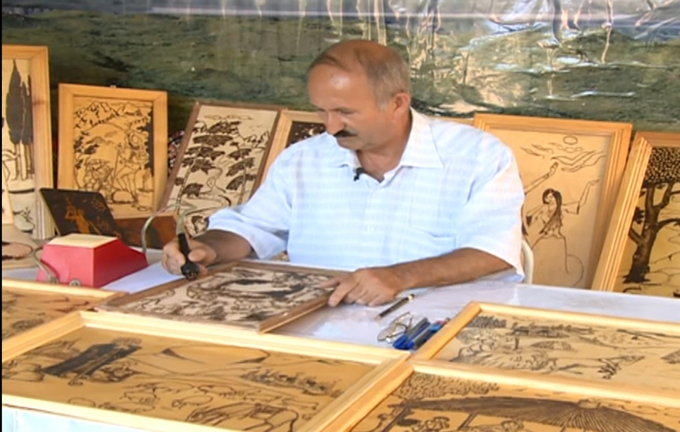 Qusarlı riyaziyyatçının hamını təəcübləndirən rəsm əsərləri