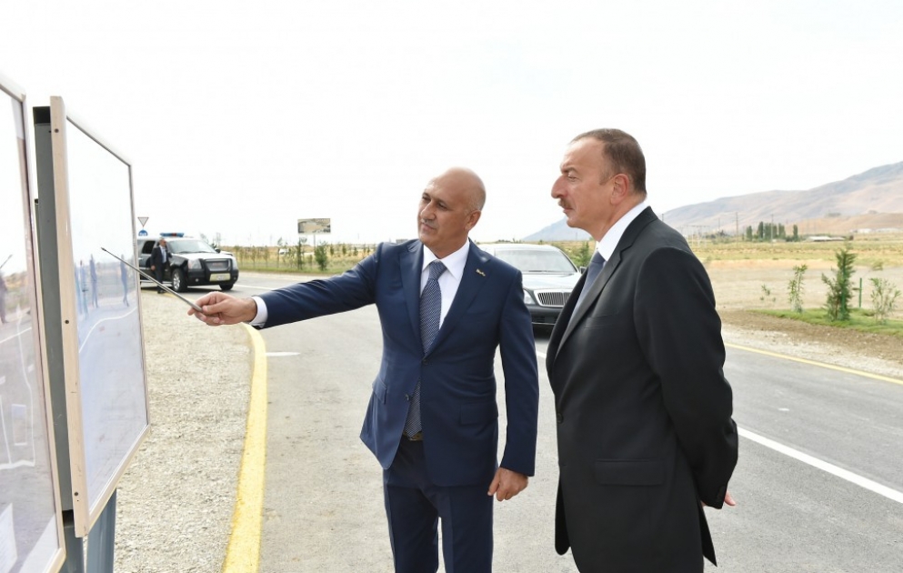 Aserbaidschans Präsident Ilham Aliyev nimmt an der Eröffnung der Autostraße Siyazan-Maschrif teil