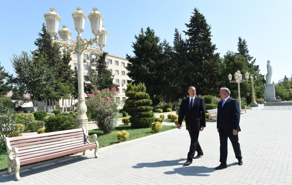 President Ilham Aliyev visited a statue of national leader Heydar Aliyev in Jalilabad