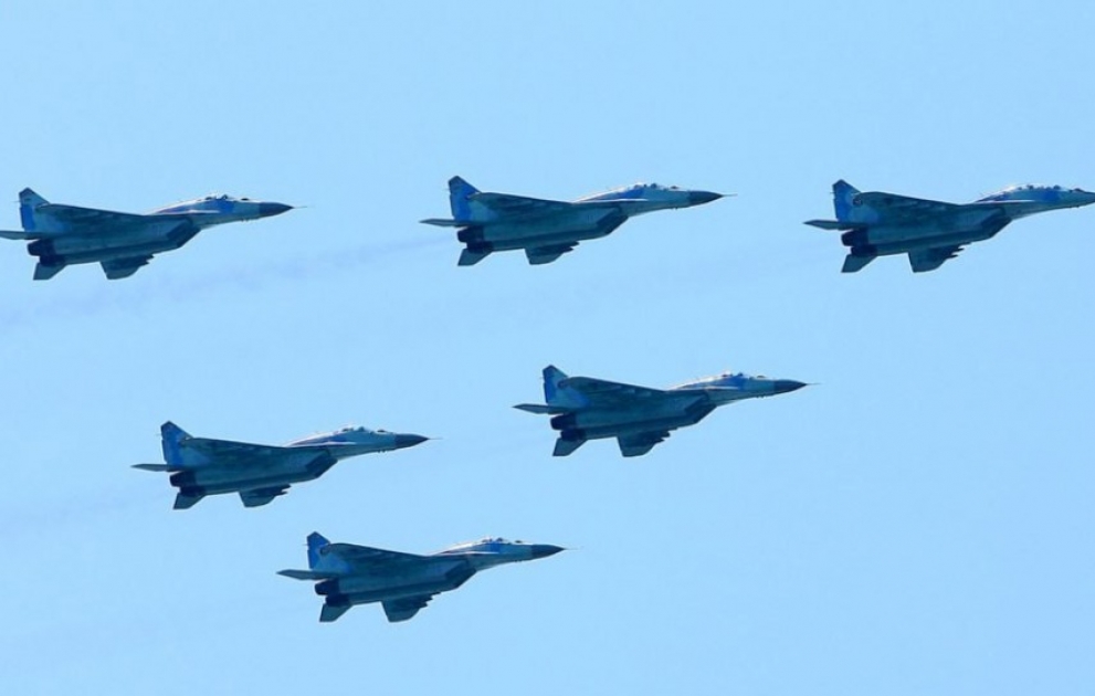 Aserbaidschanische Luftwaffe führt die Übungsflüge durch