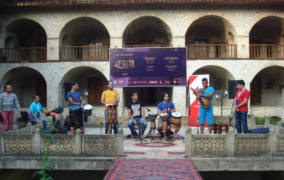 İranın “Lian” folklor qrupu Şəkidə musiqisevərlər üçün ustad dərsi keçirib