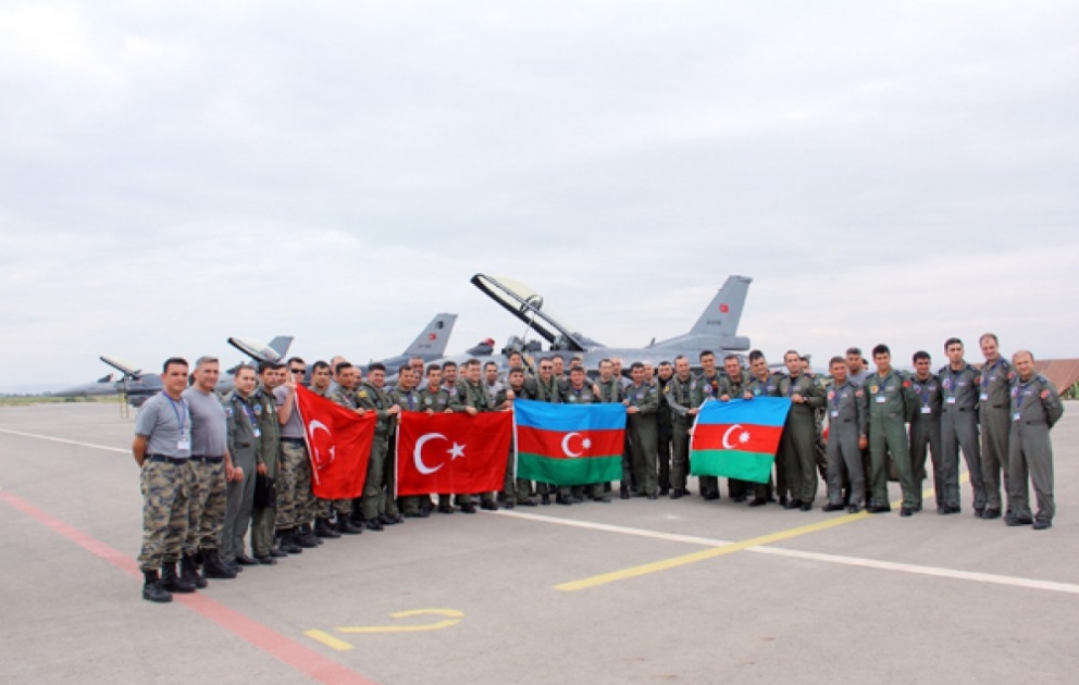 Eine weitere Gruppe von Ingenieuren und Technikern der türkischen Luftwaffe kommt in Aserbaidschan an, um an den Übungen „TurAz Qartali-2015“ teilzunehmen