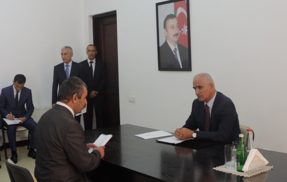 İqtisadiyyat və sənaye naziri Qubada vətəndaşların müraciətinə baxıb