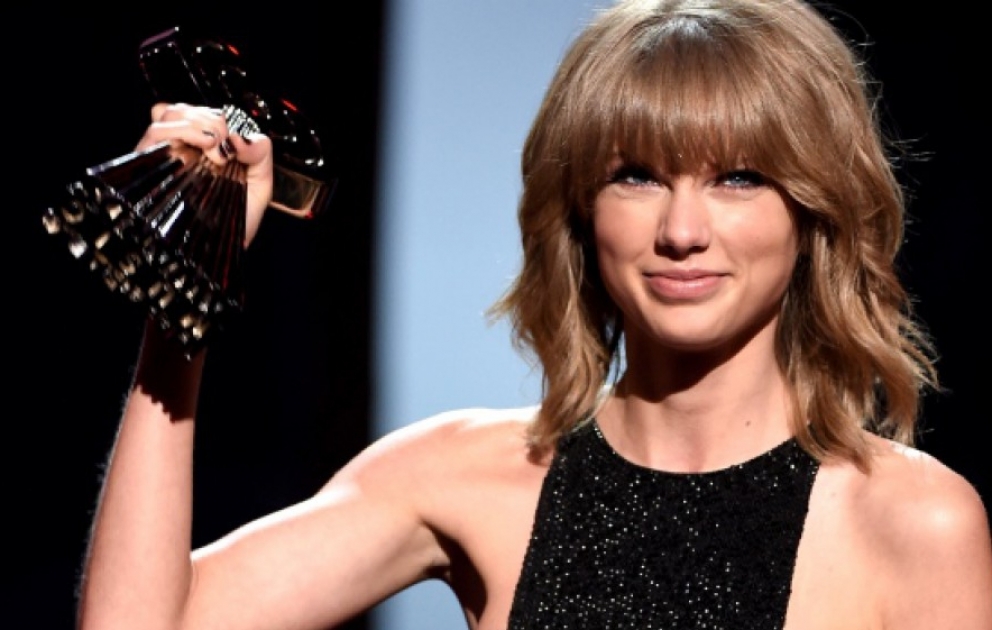 MTV Video Music Awards: Taylor Swift picks up four prizes