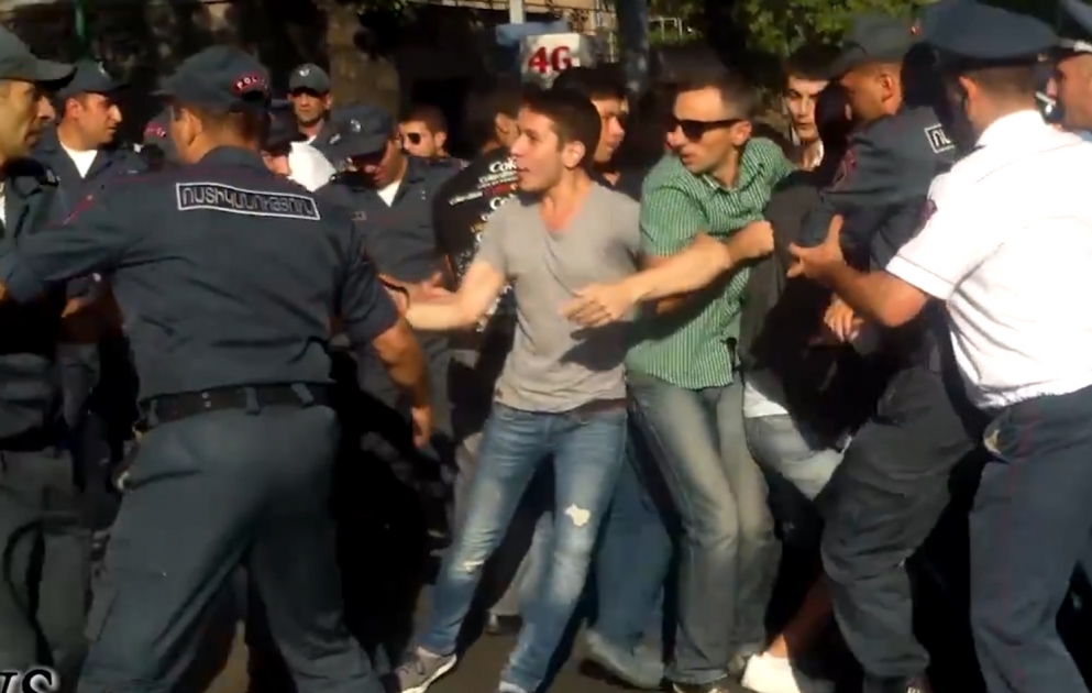 Акции протеста в Ереване возобновились
