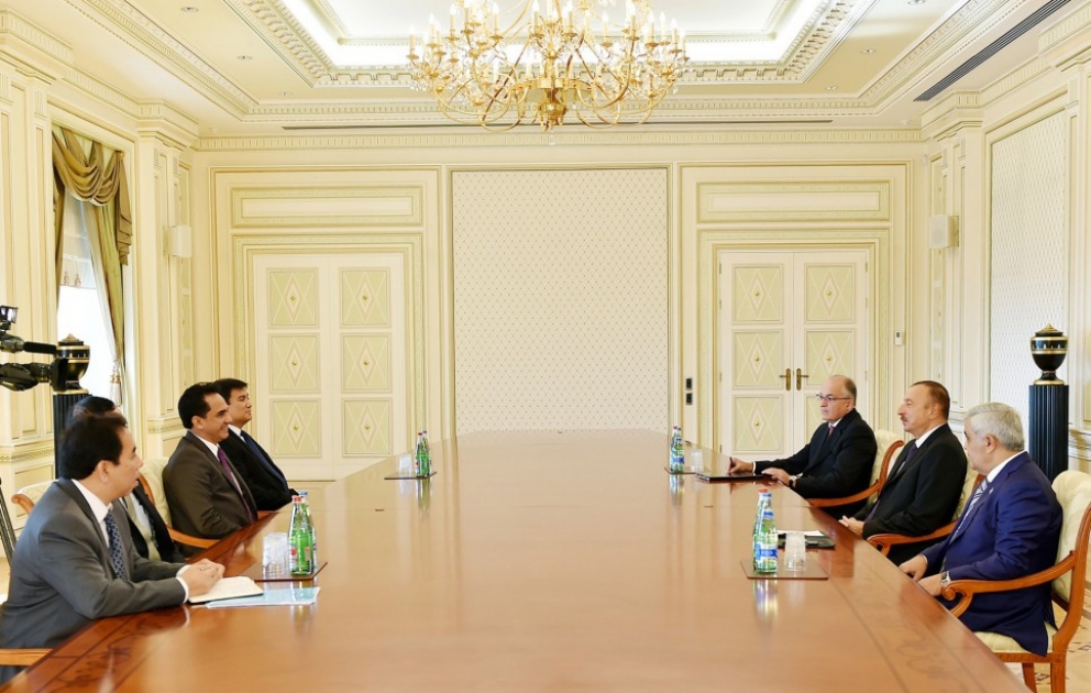 Präsident Ilham Aliyev hat eine Delegation um Chef von malaysischem Unternehmen „Petronas“ empfangen