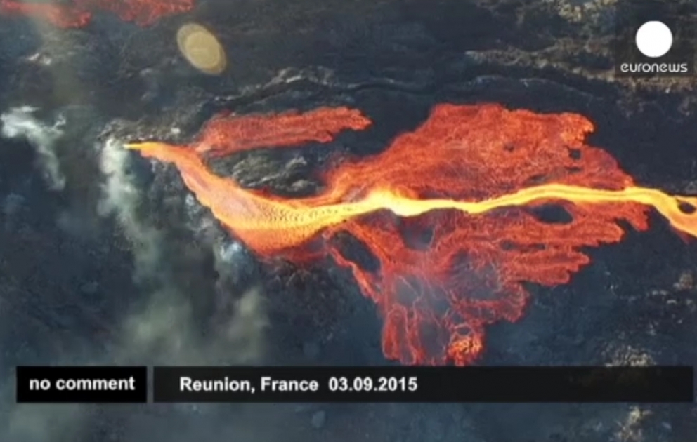 Vulkan Piton de la Fournaise auf La Reunion ausgebrochen
