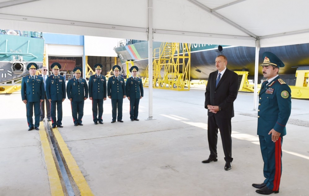 Prezident İlham Əliyev Dövlət Sərhəd Xidməti Sahil Mühafizəsinin ikinci dərəcəli yeni sərhəd gözətçi gəmisi ilə tanış olub