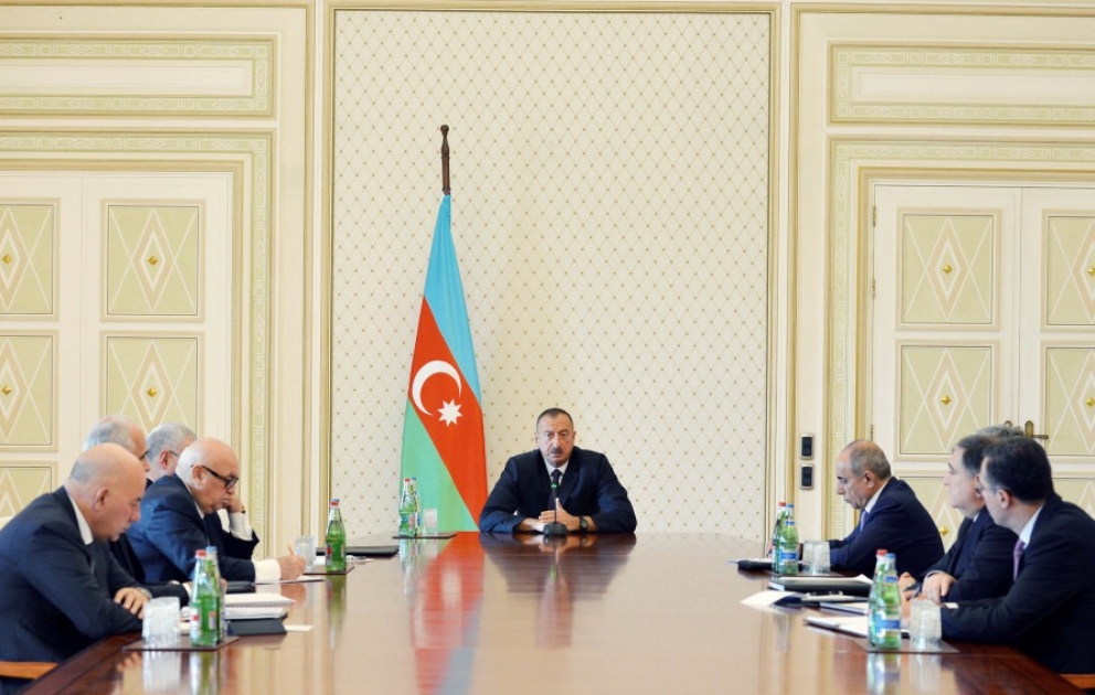 Unter dem Vorsitz des Präsidenten von Aserbaidschan Ilham Aliyev hat eine Sitzung gewidmet den Wirtschaftsfragen und Vorbereitungsarbeiten für den Staatshaushalt für 2016 stattgefunden