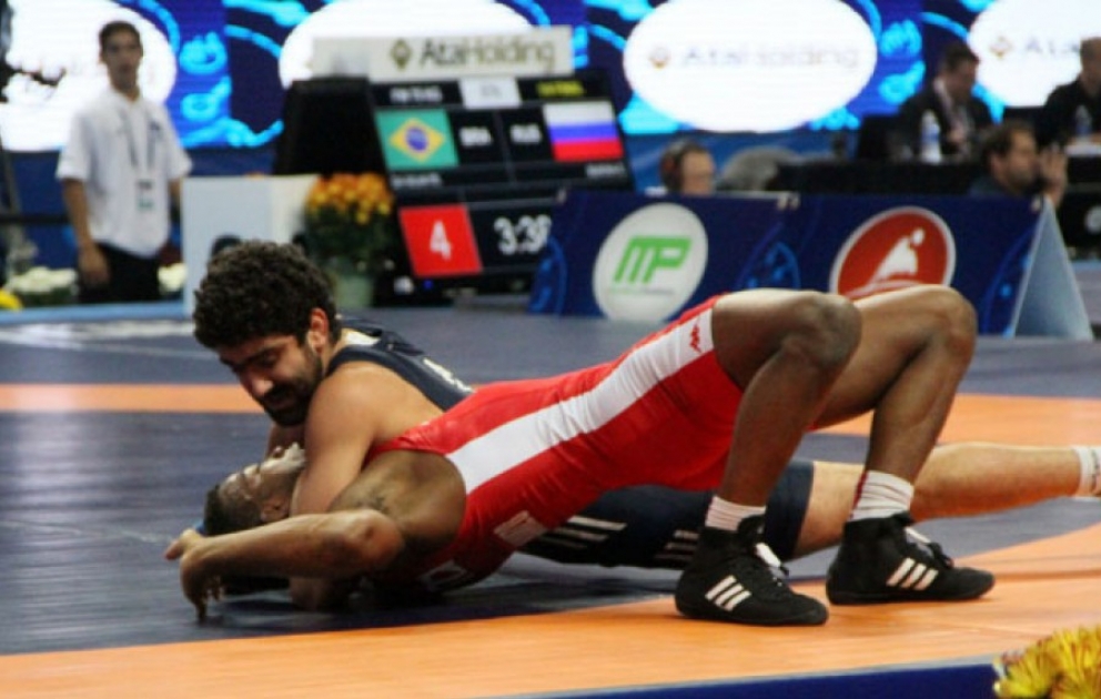 Two Azerbaijani wrestlers earn Olympic berths