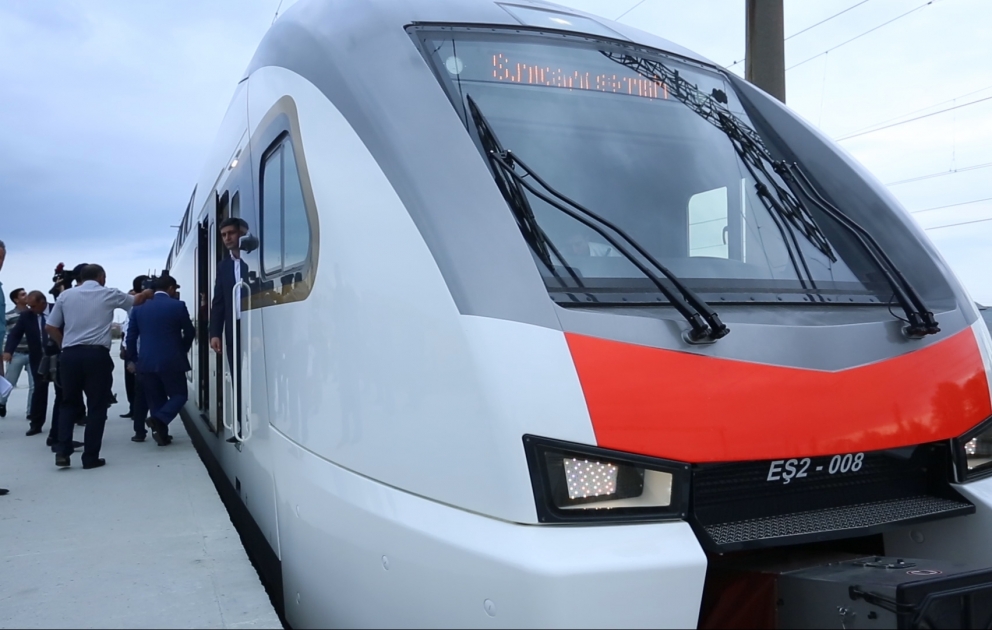 Bakı-Sumqayıt marşrutu ilə hərəkət edən yeni elektrik qatarından REPORTAJ