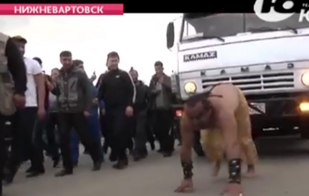 Azərbaycanlı pəhləvan Rusiyada şou göstərdi