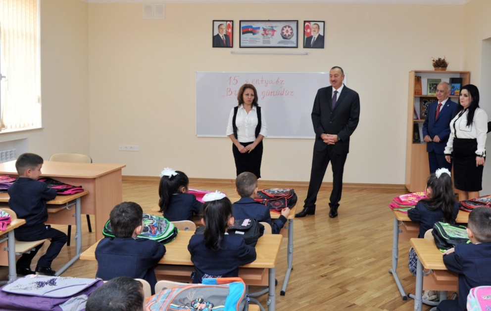 Prezident İlham Əliyev Sabunçu rayonunda əsaslı şəkildə yenidən qurulan 148 nömrəli tam orta məktəbin açılışında iştirak edib