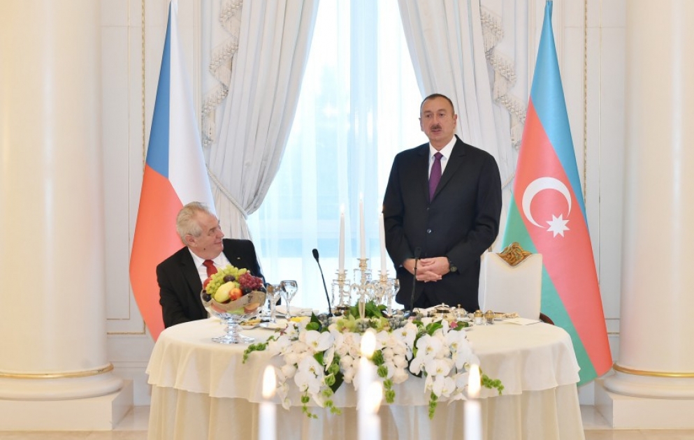 Ali qonağın şərəfinə