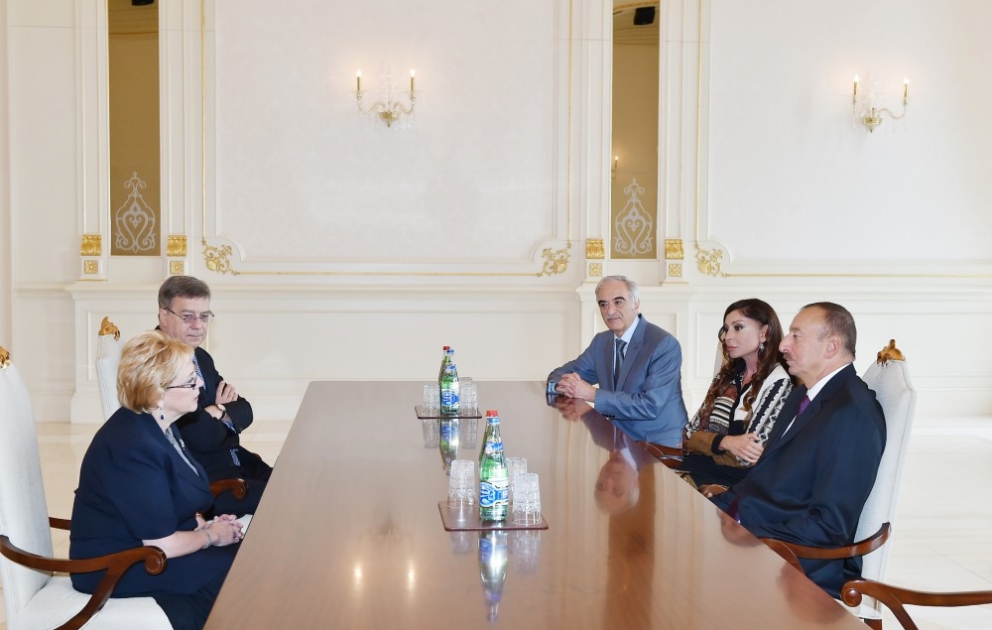 Präsident Ilham Aliyev hat russische Gesundheitsministerin empfangen