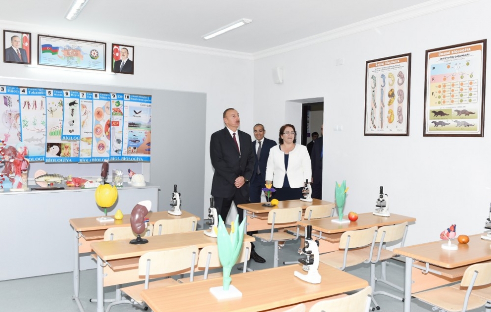 Prezident İlham Əliyev Kürdəmirin Atakişili kəndində tam orta məktəb binasının açılışında iştirak edib