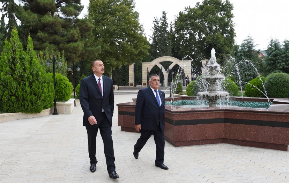 Ağsuda ulu öndər Heydər Əliyevin abidəsini ziyarət