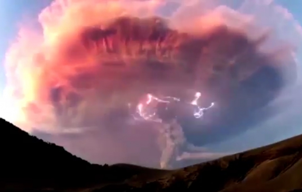 Les images époustouflantes d'un orage en Patagonie
