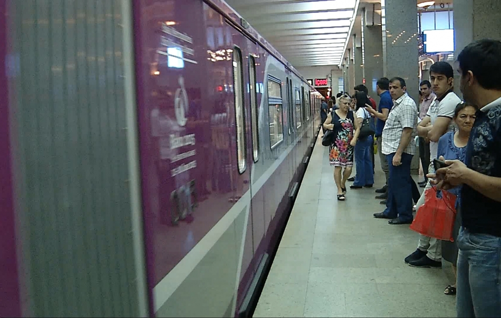 Завтра в Баку метро будет работать до часа ночи