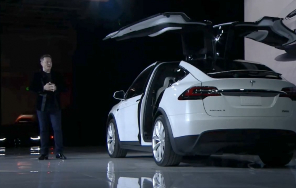 Tesla yeni elektromobilini təqdim edib