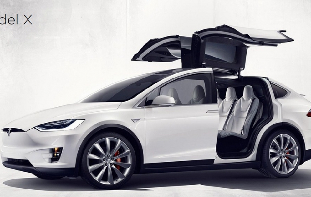 Tesla представила новый электромобиль