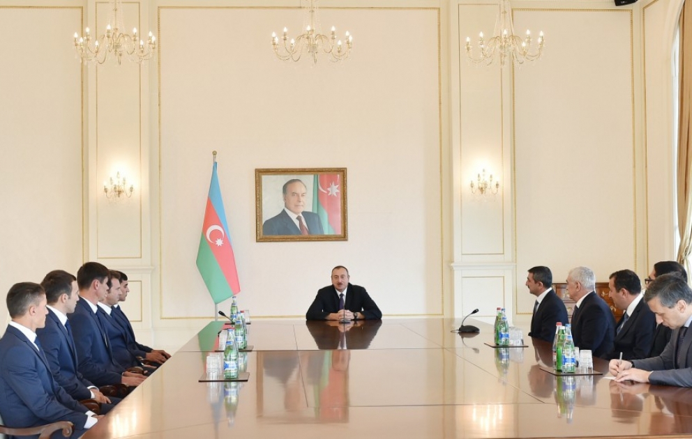 Prezident İlham Əliyev polo idman növü üzrə Azərbaycan yığma komandasının üzvləri ilə görüşüb