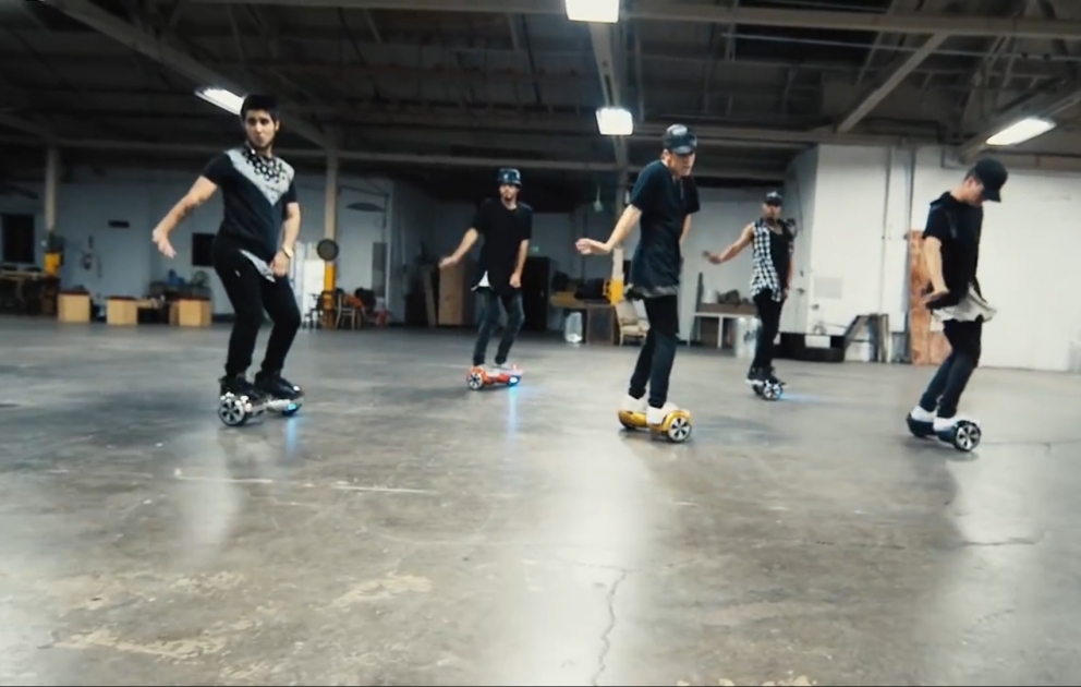 İnternetdə ən çox izlənən video
“Segway”lə rəqs edən oğlanlar
