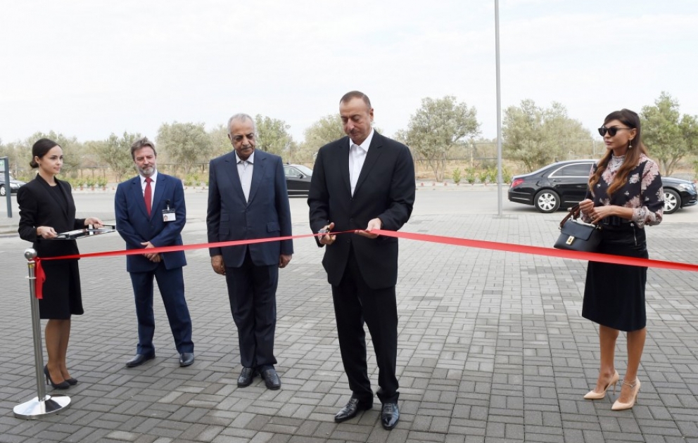 Aserbaidschans Präsident Ilham Aliyev nimmt im Rahmen des Projekts „Khayal Adasi" an der Eröffnung eines internationalen neuen Schulkomplexes SABIS Sun und Golfclubs teil