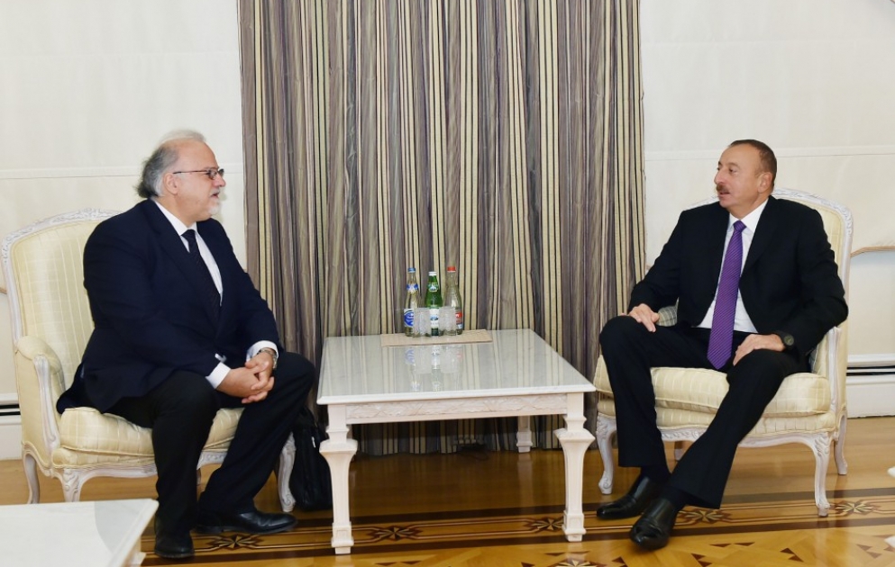 Präsident Ilham Aliyev empfängt den Botschafter Frankreichs zur Beendigung seiner diplomatischen Mission in Aserbaidschan
