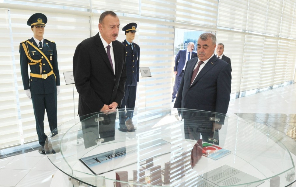 Bayraq Meydanı kompleksi ilə tanışlıq