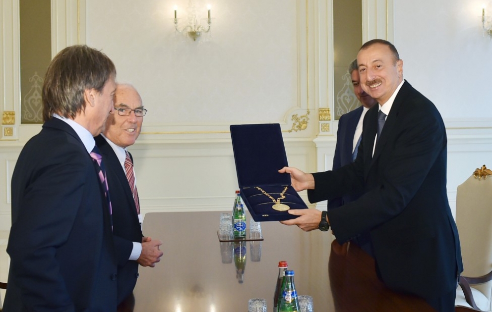 Президент Азербайджана Ильхам Алиев принял президента Международного комитета «Fair Play», президента и вице-президента Европейского движения «Fair Play» Главе государства была вручена специальная медаль Международного комитета «Fair Play»