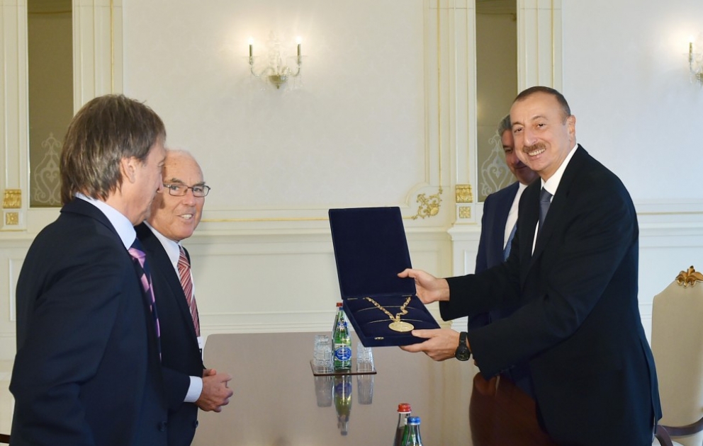 Aserbaidschans Präsident Ilham Aliyev hat den Präsidenten des Komitees „Fair Play“, den Präsidenten und und Vizepräsidenten der europäischen Bewegung „Fair Play" empfangen