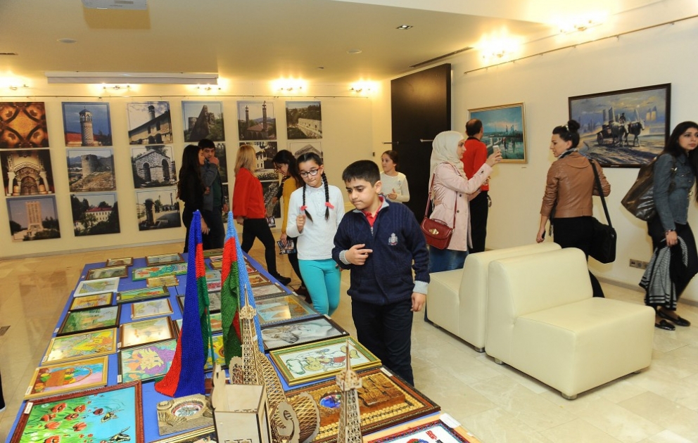 Xalça Muzeyində istedadlı əlillərin əl işləri nümayiş olunur
