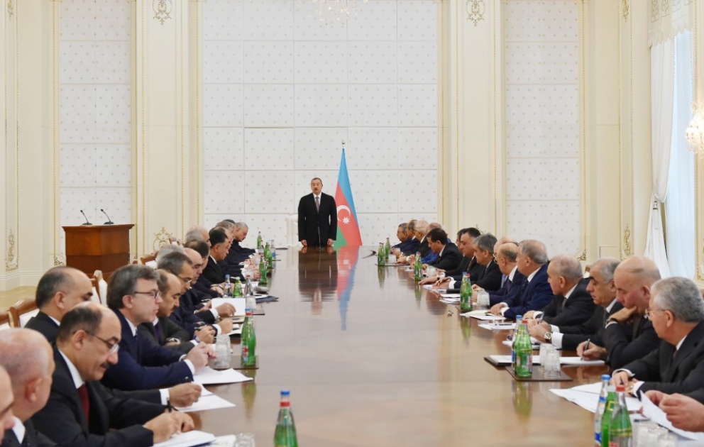 Prezident İlham Əliyevin sədrliyi ilə Nazirlər Kabinetinin 2015-ci ilin doqquz ayının sosial-iqtisadi inkişafının yekunlarına və qarşıda duran vəzifələrə həsr olunmuş iclası keçirilib