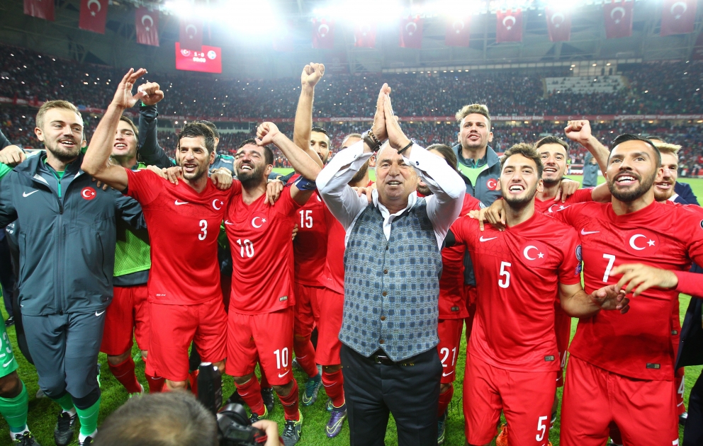Türkische Fussballauswahl löst Ticket für EM