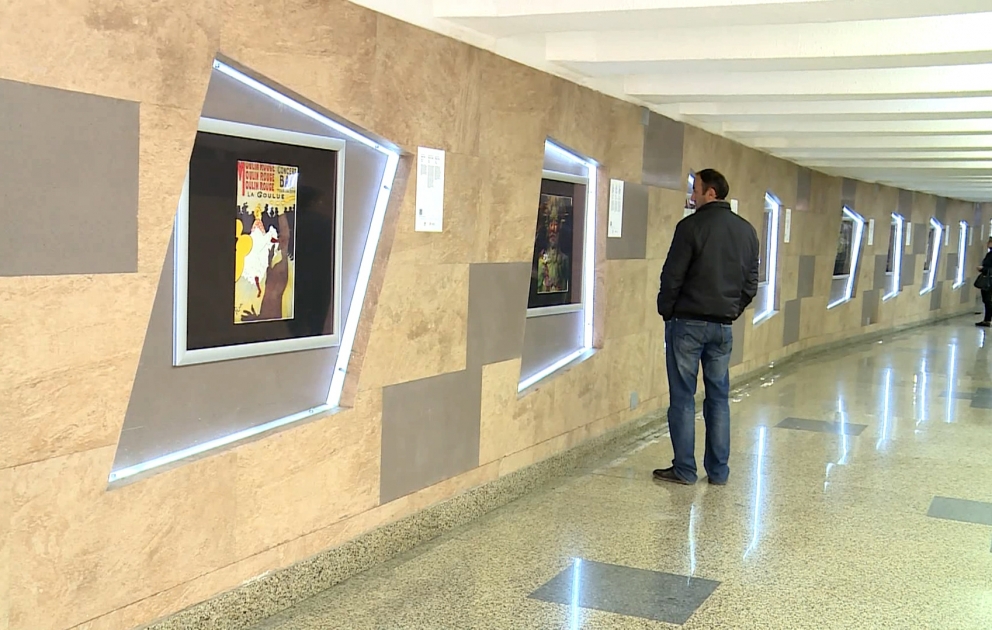 Картины  мировых художников в Бакинском метро