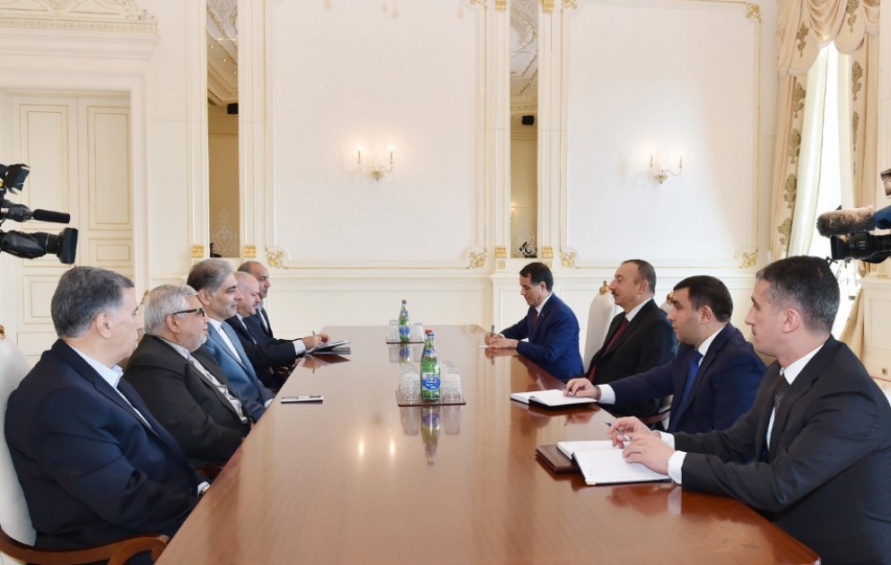 Le président de la République reçoit une délégation menée par le gouverneur de la province de l'Azerbaïdjan oriental