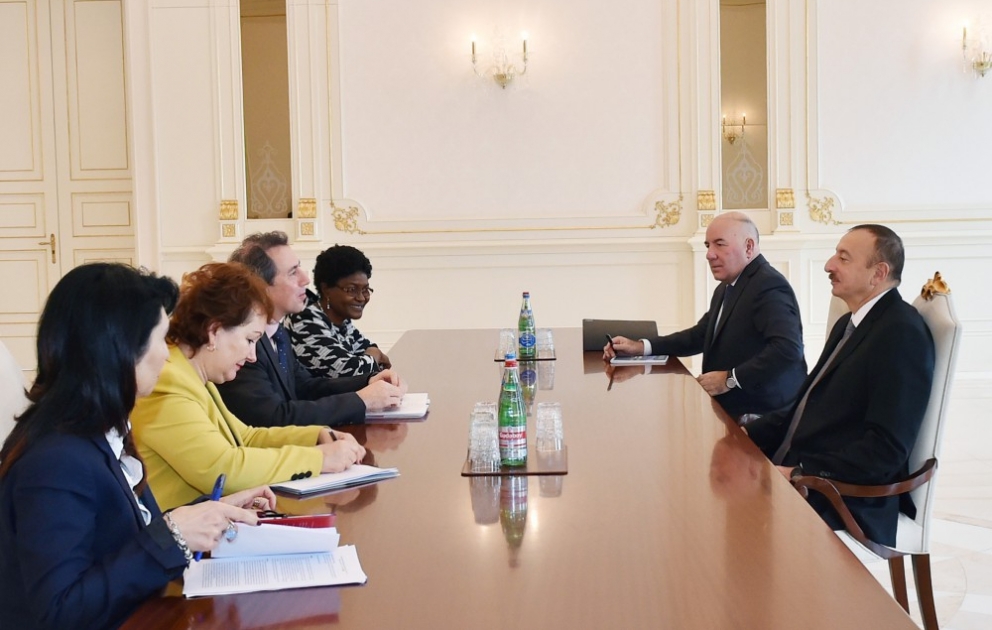 Aserbaidschans Präsident Ilham Aliyev empfing eine Delegation um den Vizepräsidenten der Weltbank