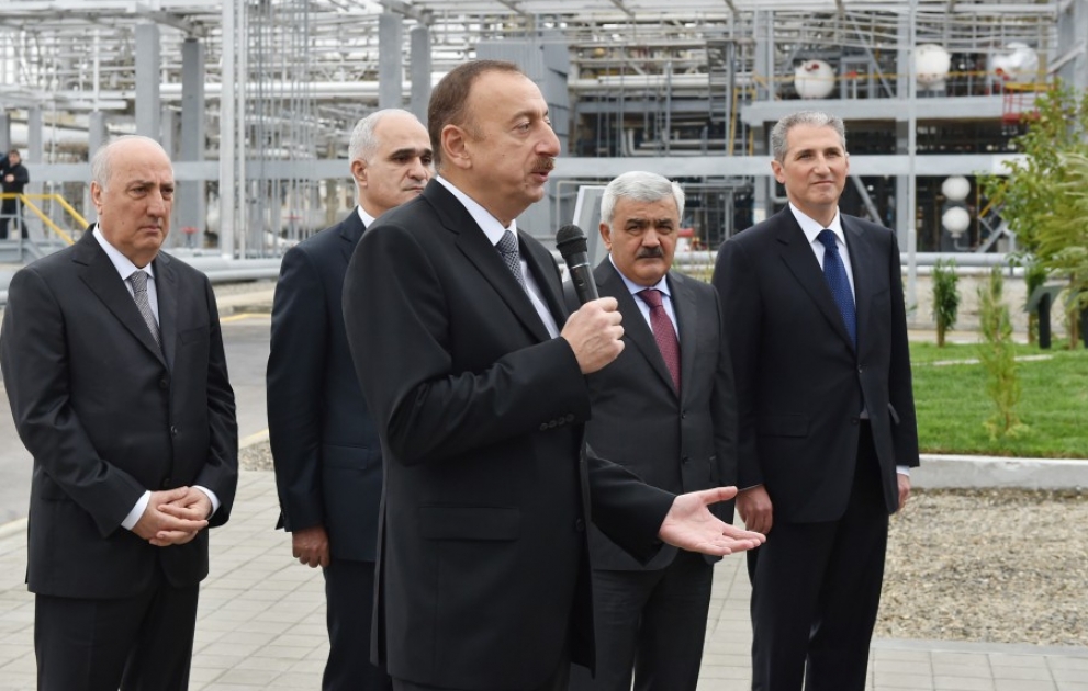 Prezident İlham Əliyev Sumqayıtda etilen-polietilen zavodunda yeni qurğuları işə salıb