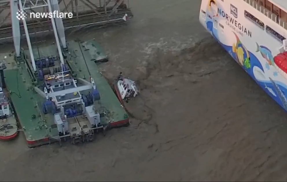 Cruise ship drowns boat