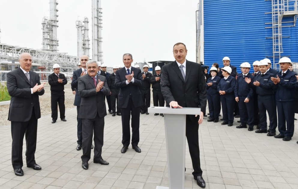 Präsident Ilham Aliyev setzt neue Anlagen im Ethylen und Polyethylenwerk in Sumgait in Betrieb